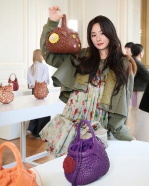 Yang Mi Instagram - 👋🗼@Loewe #loewefw25