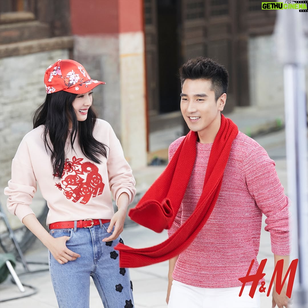 Yang Mi - 96.1K Likes - ❤新衣服～就要新年了，心情和衣服一样美❤❤#HM2018CNY #HM在一起 @hm