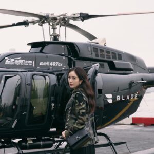 Yang Mi Instagram - 第三次看秀啦～感谢MK的生日惊喜❤️❤️❤️#allaccesskors #jetset