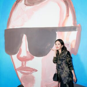 Yang Mi Instagram - 第三次看秀啦～感谢MK的生日惊喜❤️❤️❤️#allaccesskors #jetset