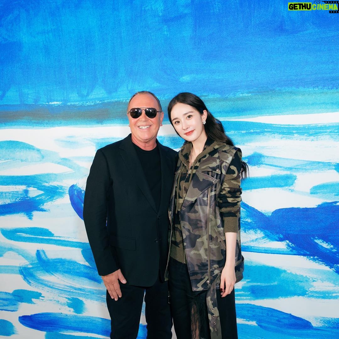 Yang Mi - 99.6K Likes - 第三次看秀啦～感谢MK的生日惊喜❤️❤️❤️#allaccesskors #jetset