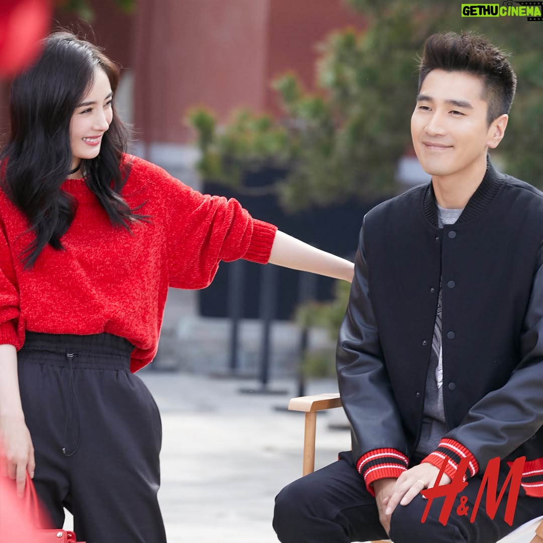 Yang Mi - 96.1K Likes - ❤新衣服～就要新年了，心情和衣服一样美❤❤#HM2018CNY #HM在一起 @hm