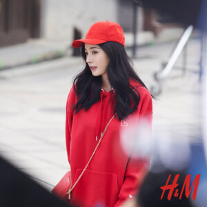 Yang Mi Instagram - ❤新衣服～就要新年了，心情和衣服一样美❤❤#HM2018CNY #HM在一起 @hm