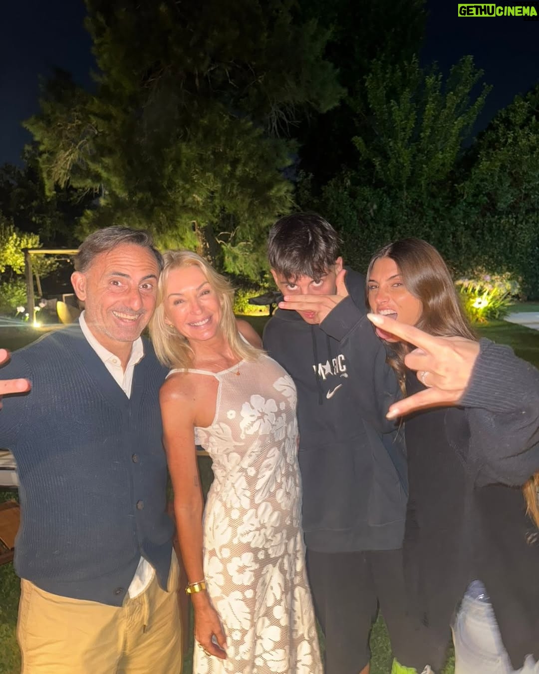 Yanina Latorre - 104K Likes - Mi familia! Los cuatro siempre juntos! Los amo tanto!
FELIZ NAVIDAD 🎄❤️