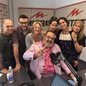 Yanina Latorre Instagram - Q dirias hoy de tu propia muerte…me gustaria escucharte!
Se va el hombre mas brillante q he conocido, no hay ni va a haber alguien como el. Un genio, un distinto…tuve el placer de laburar c el. El dia q me llamo…no me entraba la alegria en el cuerpo…. ME LLAMO LANATA, ENTENDES? …y a partir de ahi me cambio la vida, cambio mi carrera. Me enseño, nos divertimos juntos! Tan buen compañero, tan generoso….trabajar c el era asistir a clases magistrales de radio! Gracias, gracias, gracias Dios por haber podido estar ahi c Lanata! Me quedan mil cuentos, mil anecdotas, mil momentos vividos….lo q se te va a extrañar….sos tan necesario!
Te amo Lanata! Hasta q nos volvamos a encontrar! ❤️
