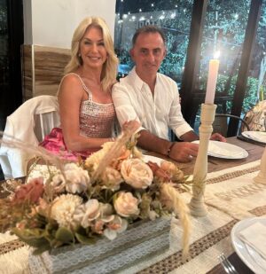 Yanina Latorre Instagram - Carretito de mi comienzo de año!
Arranque de vacaciones, dias increibles. Hice todo, me fui con Diego a Maimi, estuvimos en New York con Lore y Gabriel, fuimos a ver al Rebe, nos nevo, disfrutamos. Volvimos a Miami. Frio, playa y sol. Tuvimos de todo. Muchas salidas, cenitas y descanso. Compartimos con amigos y familia. Despues llegaron Lola y Dieguito. Estuvimos los 4 juntos, q no pasa seguido! En el medio, obvio, la novela turca y el atun.
Despues Diego se fue! Me fui a esquiar con Agus, una hermana q me dio la vida!
Volvi a Miami, llegaron Mama y Maite, mi hermana! Y disfrutamos las 3, q tampoco pasa seguido!
Unas vacaciones espectectaculares! Hice de todo y la pase bomba! Ahora si…se viene un año lleno de trabajo y cosas lindas
El 2025 arranco hermoso! ✨❤️🤩