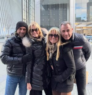Yanina Latorre Instagram - Carretito de mi comienzo de año!
Arranque de vacaciones, dias increibles. Hice todo, me fui con Diego a Maimi, estuvimos en New York con Lore y Gabriel, fuimos a ver al Rebe, nos nevo, disfrutamos. Volvimos a Miami. Frio, playa y sol. Tuvimos de todo. Muchas salidas, cenitas y descanso. Compartimos con amigos y familia. Despues llegaron Lola y Dieguito. Estuvimos los 4 juntos, q no pasa seguido! En el medio, obvio, la novela turca y el atun.
Despues Diego se fue! Me fui a esquiar con Agus, una hermana q me dio la vida!
Volvi a Miami, llegaron Mama y Maite, mi hermana! Y disfrutamos las 3, q tampoco pasa seguido!
Unas vacaciones espectectaculares! Hice de todo y la pase bomba! Ahora si…se viene un año lleno de trabajo y cosas lindas
El 2025 arranco hermoso! ✨❤️🤩