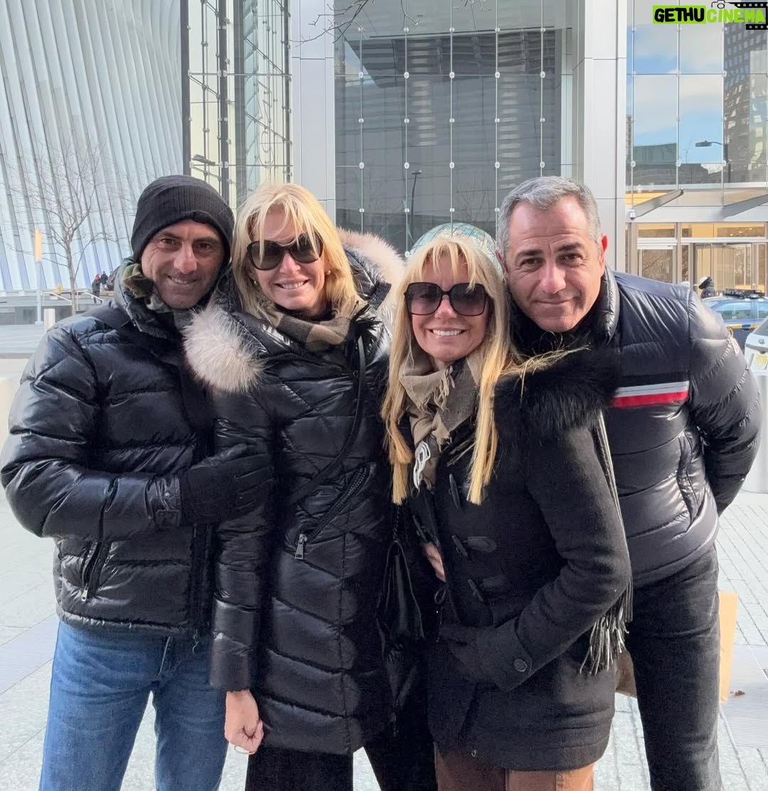 Yanina Latorre - 141.2K Likes - Carretito de mi comienzo de año!
Arranque de vacaciones, dias increibles. Hice todo, me fui con Diego a Maimi, estuvimos en New York con Lore y Gabriel, fuimos a ver al Rebe, nos nevo, disfrutamos. Volvimos a Miami. Frio, playa y sol. Tuvimos de todo. Muchas salidas, cenitas y descanso. Compartimos con amigos y familia. Despues llegaron Lola y Dieguito. Estuvimos los 4 juntos, q no pasa seguido! En el medio, obvio, la novela turca y el atun.
Despues Diego se fue! Me fui a esquiar con Agus, una hermana q me dio la vida!
Volvi a Miami, llegaron Mama y Maite, mi hermana! Y disfrutamos las 3, q tampoco pasa seguido!
Unas vacaciones espectectaculares! Hice de todo y la pase bomba! Ahora si…se viene un año lleno de trabajo y cosas lindas
El 2025 arranco hermoso! ✨❤️🤩