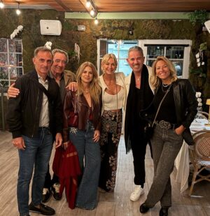 Yanina Latorre Instagram - Carretito de mi comienzo de año!
Arranque de vacaciones, dias increibles. Hice todo, me fui con Diego a Maimi, estuvimos en New York con Lore y Gabriel, fuimos a ver al Rebe, nos nevo, disfrutamos. Volvimos a Miami. Frio, playa y sol. Tuvimos de todo. Muchas salidas, cenitas y descanso. Compartimos con amigos y familia. Despues llegaron Lola y Dieguito. Estuvimos los 4 juntos, q no pasa seguido! En el medio, obvio, la novela turca y el atun.
Despues Diego se fue! Me fui a esquiar con Agus, una hermana q me dio la vida!
Volvi a Miami, llegaron Mama y Maite, mi hermana! Y disfrutamos las 3, q tampoco pasa seguido!
Unas vacaciones espectectaculares! Hice de todo y la pase bomba! Ahora si…se viene un año lleno de trabajo y cosas lindas
El 2025 arranco hermoso! ✨❤️🤩