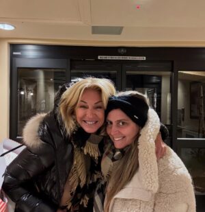 Yanina Latorre Instagram - Carretito de mi comienzo de año!
Arranque de vacaciones, dias increibles. Hice todo, me fui con Diego a Maimi, estuvimos en New York con Lore y Gabriel, fuimos a ver al Rebe, nos nevo, disfrutamos. Volvimos a Miami. Frio, playa y sol. Tuvimos de todo. Muchas salidas, cenitas y descanso. Compartimos con amigos y familia. Despues llegaron Lola y Dieguito. Estuvimos los 4 juntos, q no pasa seguido! En el medio, obvio, la novela turca y el atun.
Despues Diego se fue! Me fui a esquiar con Agus, una hermana q me dio la vida!
Volvi a Miami, llegaron Mama y Maite, mi hermana! Y disfrutamos las 3, q tampoco pasa seguido!
Unas vacaciones espectectaculares! Hice de todo y la pase bomba! Ahora si…se viene un año lleno de trabajo y cosas lindas
El 2025 arranco hermoso! ✨❤️🤩