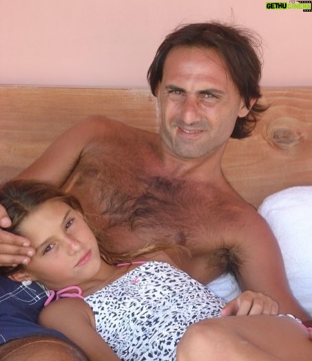 Yanina Latorre - 132.7K Likes - Mi chiquita grande! Ya 24 años! En q momento pasaron…me emociona verte, me emociona ser tu mama! Sos mucho mas de lo q soñe! Seguis siendo esa nena hermosa, siempre contenta, sonriente…y a su vez te convertirte en una gran mujer…responsable, estudiosa, trabajadora, pero por sobre todas las cosas una de las personas mas buenas q conozco. Y eso es lo mas importante! Vos siempre para adelante, q mama esta ahi atras tuyo cuidandote! Se feliz, disfruta! Te amo!
Feliz cumple @lolitalatorre ❤️