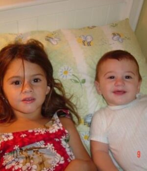 Yanina Latorre Instagram - Mi chiquita grande! Ya 24 años! En q momento pasaron…me emociona verte, me emociona ser tu mama! Sos mucho mas de lo q soñe! Seguis siendo esa nena hermosa, siempre contenta, sonriente…y a su vez te convertirte en una gran mujer…responsable, estudiosa, trabajadora, pero por sobre todas las cosas una de las personas mas buenas q conozco. Y eso es lo mas importante! Vos siempre para adelante, q mama esta ahi atras tuyo cuidandote! Se feliz, disfruta! Te amo!
Feliz cumple @lolitalatorre ❤️