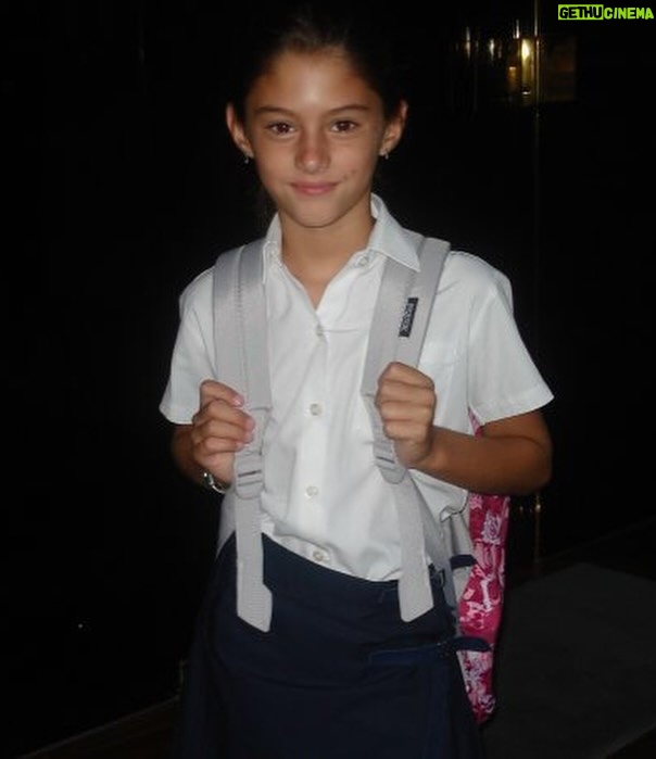 Yanina Latorre - 132.7K Likes - Mi chiquita grande! Ya 24 años! En q momento pasaron…me emociona verte, me emociona ser tu mama! Sos mucho mas de lo q soñe! Seguis siendo esa nena hermosa, siempre contenta, sonriente…y a su vez te convertirte en una gran mujer…responsable, estudiosa, trabajadora, pero por sobre todas las cosas una de las personas mas buenas q conozco. Y eso es lo mas importante! Vos siempre para adelante, q mama esta ahi atras tuyo cuidandote! Se feliz, disfruta! Te amo!
Feliz cumple @lolitalatorre ❤️