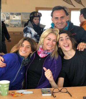 Yanina Latorre Instagram - Mi chiquita grande! Ya 24 años! En q momento pasaron…me emociona verte, me emociona ser tu mama! Sos mucho mas de lo q soñe! Seguis siendo esa nena hermosa, siempre contenta, sonriente…y a su vez te convertirte en una gran mujer…responsable, estudiosa, trabajadora, pero por sobre todas las cosas una de las personas mas buenas q conozco. Y eso es lo mas importante! Vos siempre para adelante, q mama esta ahi atras tuyo cuidandote! Se feliz, disfruta! Te amo!
Feliz cumple @lolitalatorre ❤️