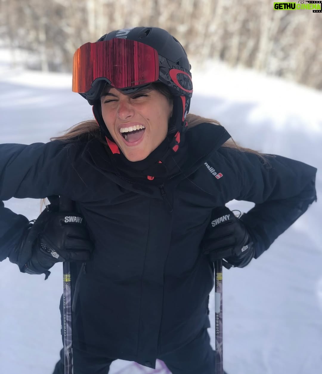 Yanina Latorre - 132.7K Likes - Mi chiquita grande! Ya 24 años! En q momento pasaron…me emociona verte, me emociona ser tu mama! Sos mucho mas de lo q soñe! Seguis siendo esa nena hermosa, siempre contenta, sonriente…y a su vez te convertirte en una gran mujer…responsable, estudiosa, trabajadora, pero por sobre todas las cosas una de las personas mas buenas q conozco. Y eso es lo mas importante! Vos siempre para adelante, q mama esta ahi atras tuyo cuidandote! Se feliz, disfruta! Te amo!
Feliz cumple @lolitalatorre ❤️