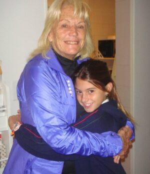 Yanina Latorre Instagram - Mi chiquita grande! Ya 24 años! En q momento pasaron…me emociona verte, me emociona ser tu mama! Sos mucho mas de lo q soñe! Seguis siendo esa nena hermosa, siempre contenta, sonriente…y a su vez te convertirte en una gran mujer…responsable, estudiosa, trabajadora, pero por sobre todas las cosas una de las personas mas buenas q conozco. Y eso es lo mas importante! Vos siempre para adelante, q mama esta ahi atras tuyo cuidandote! Se feliz, disfruta! Te amo!
Feliz cumple @lolitalatorre ❤️