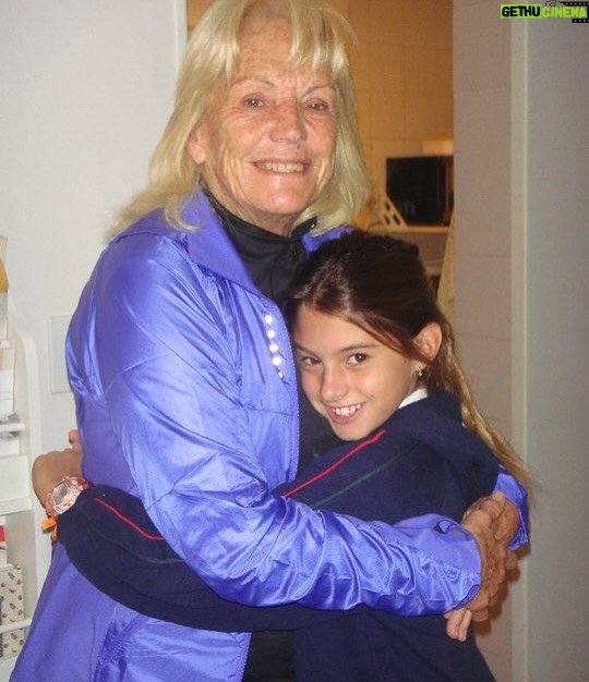 Yanina Latorre - 132.7K Likes - Mi chiquita grande! Ya 24 años! En q momento pasaron…me emociona verte, me emociona ser tu mama! Sos mucho mas de lo q soñe! Seguis siendo esa nena hermosa, siempre contenta, sonriente…y a su vez te convertirte en una gran mujer…responsable, estudiosa, trabajadora, pero por sobre todas las cosas una de las personas mas buenas q conozco. Y eso es lo mas importante! Vos siempre para adelante, q mama esta ahi atras tuyo cuidandote! Se feliz, disfruta! Te amo!
Feliz cumple @lolitalatorre ❤️