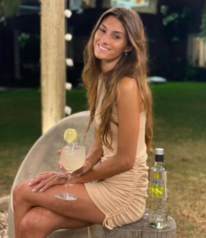 Yanina Latorre Instagram - Mi chiquita grande! Ya 24 años! En q momento pasaron…me emociona verte, me emociona ser tu mama! Sos mucho mas de lo q soñe! Seguis siendo esa nena hermosa, siempre contenta, sonriente…y a su vez te convertirte en una gran mujer…responsable, estudiosa, trabajadora, pero por sobre todas las cosas una de las personas mas buenas q conozco. Y eso es lo mas importante! Vos siempre para adelante, q mama esta ahi atras tuyo cuidandote! Se feliz, disfruta! Te amo!
Feliz cumple @lolitalatorre ❤️