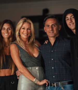 Yanina Latorre Instagram - Mi chiquita grande! Ya 24 años! En q momento pasaron…me emociona verte, me emociona ser tu mama! Sos mucho mas de lo q soñe! Seguis siendo esa nena hermosa, siempre contenta, sonriente…y a su vez te convertirte en una gran mujer…responsable, estudiosa, trabajadora, pero por sobre todas las cosas una de las personas mas buenas q conozco. Y eso es lo mas importante! Vos siempre para adelante, q mama esta ahi atras tuyo cuidandote! Se feliz, disfruta! Te amo!
Feliz cumple @lolitalatorre ❤️