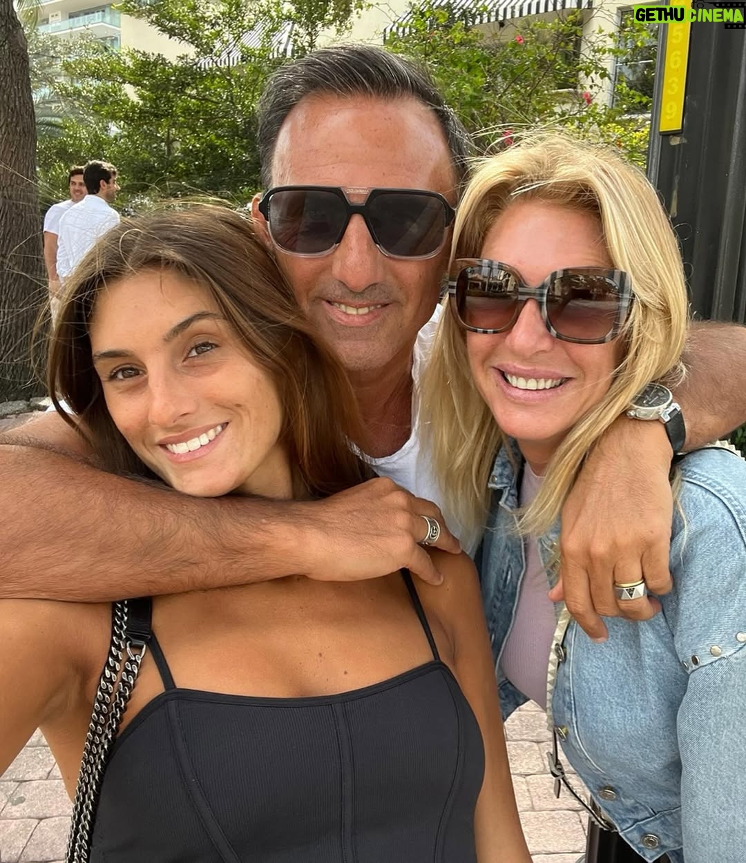 Yanina Latorre - 132.7K Likes - Mi chiquita grande! Ya 24 años! En q momento pasaron…me emociona verte, me emociona ser tu mama! Sos mucho mas de lo q soñe! Seguis siendo esa nena hermosa, siempre contenta, sonriente…y a su vez te convertirte en una gran mujer…responsable, estudiosa, trabajadora, pero por sobre todas las cosas una de las personas mas buenas q conozco. Y eso es lo mas importante! Vos siempre para adelante, q mama esta ahi atras tuyo cuidandote! Se feliz, disfruta! Te amo!
Feliz cumple @lolitalatorre ❤️
