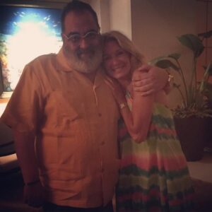 Yanina Latorre Instagram - Q dirias hoy de tu propia muerte…me gustaria escucharte!
Se va el hombre mas brillante q he conocido, no hay ni va a haber alguien como el. Un genio, un distinto…tuve el placer de laburar c el. El dia q me llamo…no me entraba la alegria en el cuerpo…. ME LLAMO LANATA, ENTENDES? …y a partir de ahi me cambio la vida, cambio mi carrera. Me enseño, nos divertimos juntos! Tan buen compañero, tan generoso….trabajar c el era asistir a clases magistrales de radio! Gracias, gracias, gracias Dios por haber podido estar ahi c Lanata! Me quedan mil cuentos, mil anecdotas, mil momentos vividos….lo q se te va a extrañar….sos tan necesario!
Te amo Lanata! Hasta q nos volvamos a encontrar! ❤️