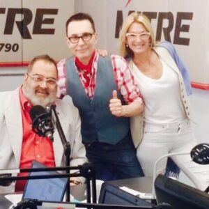 Yanina Latorre Instagram - Q dirias hoy de tu propia muerte…me gustaria escucharte!
Se va el hombre mas brillante q he conocido, no hay ni va a haber alguien como el. Un genio, un distinto…tuve el placer de laburar c el. El dia q me llamo…no me entraba la alegria en el cuerpo…. ME LLAMO LANATA, ENTENDES? …y a partir de ahi me cambio la vida, cambio mi carrera. Me enseño, nos divertimos juntos! Tan buen compañero, tan generoso….trabajar c el era asistir a clases magistrales de radio! Gracias, gracias, gracias Dios por haber podido estar ahi c Lanata! Me quedan mil cuentos, mil anecdotas, mil momentos vividos….lo q se te va a extrañar….sos tan necesario!
Te amo Lanata! Hasta q nos volvamos a encontrar! ❤️
