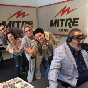 Yanina Latorre Instagram - Q dirias hoy de tu propia muerte…me gustaria escucharte!
Se va el hombre mas brillante q he conocido, no hay ni va a haber alguien como el. Un genio, un distinto…tuve el placer de laburar c el. El dia q me llamo…no me entraba la alegria en el cuerpo…. ME LLAMO LANATA, ENTENDES? …y a partir de ahi me cambio la vida, cambio mi carrera. Me enseño, nos divertimos juntos! Tan buen compañero, tan generoso….trabajar c el era asistir a clases magistrales de radio! Gracias, gracias, gracias Dios por haber podido estar ahi c Lanata! Me quedan mil cuentos, mil anecdotas, mil momentos vividos….lo q se te va a extrañar….sos tan necesario!
Te amo Lanata! Hasta q nos volvamos a encontrar! ❤️