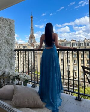 Yarissa Instagram - Este podrĆa ser fĆ”cilmente el balcón mĆ”s romĆ”ntico de Paris por eso se merece un vestido que lo complemente como este que conseguĆ en @LowDress š
Puedes rentar este apartamento escribiendo directamente a @ParisMamour.Rent ā¤ļøš«š· Es mi segunda vez hospedĆ”ndome aquĆ y aĆŗn siento que sueƱo despierta š„¹ ĀæQuiĆ©n no amarĆa un lugar como este?
#Paris #ParisTravel #EiffelTower #Airbnb #Apartment #ParisAirBnb