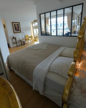 Yarissa Instagram - Este podrĆa ser fĆ”cilmente el balcón mĆ”s romĆ”ntico de Paris por eso se merece un vestido que lo complemente como este que conseguĆ en @LowDress š
Puedes rentar este apartamento escribiendo directamente a @ParisMamour.Rent ā¤ļøš«š· Es mi segunda vez hospedĆ”ndome aquĆ y aĆŗn siento que sueƱo despierta š„¹ ĀæQuiĆ©n no amarĆa un lugar como este?
#Paris #ParisTravel #EiffelTower #Airbnb #Apartment #ParisAirBnb