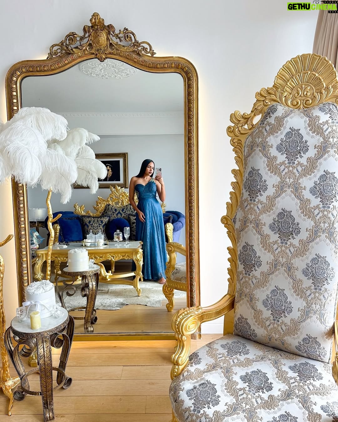 Yarissa - 10.3K Likes - Este podría ser fácilmente el balcón más romántico de Paris por eso se merece un vestido que lo complemente como este que conseguí en @LowDress 😍

Puedes rentar este apartamento escribiendo directamente a @ParisMamour.Rent ❤️🇫🇷 Es mi segunda vez hospedándome aquí y aún siento que sueño despierta 🥹 ¿Quién no amaría un lugar como este?

#Paris #ParisTravel #EiffelTower #Airbnb #Apartment #ParisAirBnb