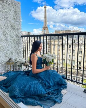 Yarissa Instagram - Este podrĆa ser fĆ”cilmente el balcón mĆ”s romĆ”ntico de Paris por eso se merece un vestido que lo complemente como este que conseguĆ en @LowDress š
Puedes rentar este apartamento escribiendo directamente a @ParisMamour.Rent ā¤ļøš«š· Es mi segunda vez hospedĆ”ndome aquĆ y aĆŗn siento que sueƱo despierta š„¹ ĀæQuiĆ©n no amarĆa un lugar como este?
#Paris #ParisTravel #EiffelTower #Airbnb #Apartment #ParisAirBnb