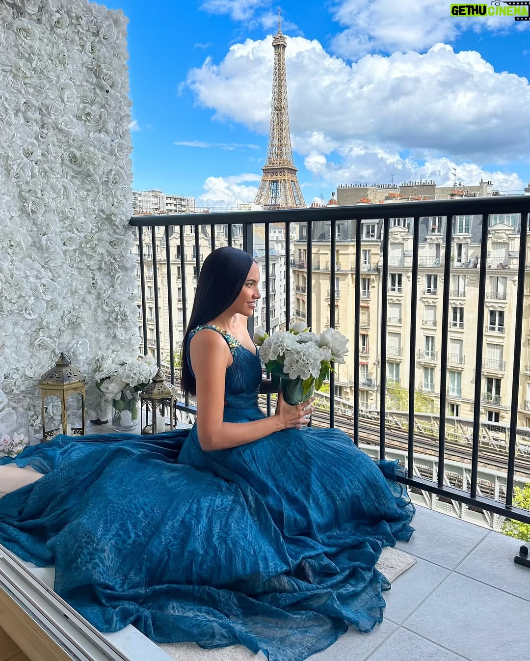 Yarissa - 10.3K Likes - Este podría ser fácilmente el balcón más romántico de Paris por eso se merece un vestido que lo complemente como este que conseguí en @LowDress 😍

Puedes rentar este apartamento escribiendo directamente a @ParisMamour.Rent ❤️🇫🇷 Es mi segunda vez hospedándome aquí y aún siento que sueño despierta 🥹 ¿Quién no amaría un lugar como este?

#Paris #ParisTravel #EiffelTower #Airbnb #Apartment #ParisAirBnb