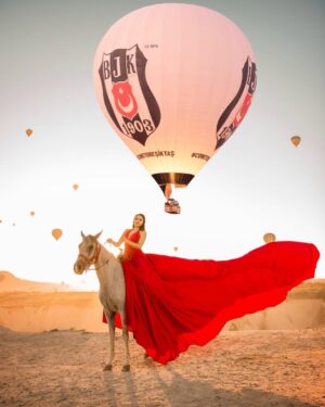 Yarissa Instagram - Cappadocia, lugar donde los globos aerostĆ”ticos que sobrevuelan el cañón y las paredes rocosas son los protagonistas de las fotografĆas y los que se ganan la atención de todas las miradas š
Gracias @CappadociaPanorama por capturar en fotografĆas este amanecer que jamĆ”s olvidarĆ© ā¤ļø