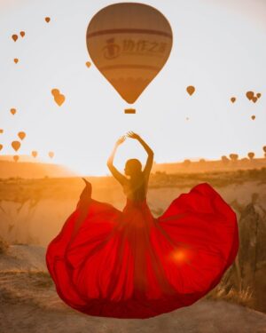 Yarissa Instagram - Cappadocia, lugar donde los globos aerostĆ”ticos que sobrevuelan el cañón y las paredes rocosas son los protagonistas de las fotografĆas y los que se ganan la atención de todas las miradas š
Gracias @CappadociaPanorama por capturar en fotografĆas este amanecer que jamĆ”s olvidarĆ© ā¤ļø
