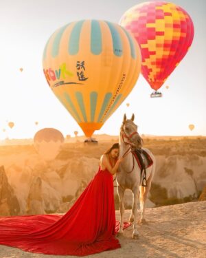 Yarissa Instagram - Cappadocia, lugar donde los globos aerostĆ”ticos que sobrevuelan el cañón y las paredes rocosas son los protagonistas de las fotografĆas y los que se ganan la atención de todas las miradas š
Gracias @CappadociaPanorama por capturar en fotografĆas este amanecer que jamĆ”s olvidarĆ© ā¤ļø