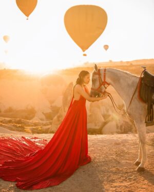 Yarissa Instagram - Cappadocia, lugar donde los globos aerostĆ”ticos que sobrevuelan el cañón y las paredes rocosas son los protagonistas de las fotografĆas y los que se ganan la atención de todas las miradas š
Gracias @CappadociaPanorama por capturar en fotografĆas este amanecer que jamĆ”s olvidarĆ© ā¤ļø