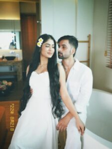 Yashi Tank Most Liked Photos and Posts