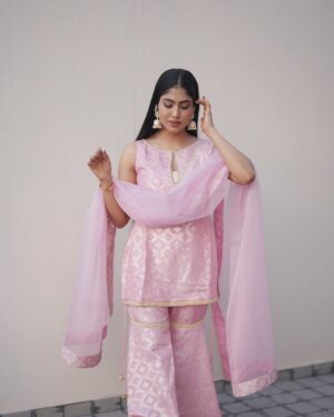 Yashi Tank Instagram - Desi couquette 🎀🪞🌷
Outfit @monkandmei_by_soniaanand @oakpinionpr