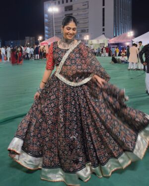 Yashi Tank Instagram - khote ho ya khare ho mann kai do 😉
Yashi’s outfit @_amaanyaa_
Suraj’s outfit @suyash.fashion