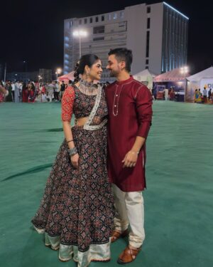 Yashi Tank Instagram - khote ho ya khare ho mann kai do 😉
Yashi’s outfit @_amaanyaa_
Suraj’s outfit @suyash.fashion
