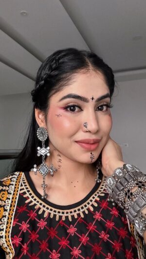 Yashi Tank Instagram - Ab bas garba seekhna baki h 😅
