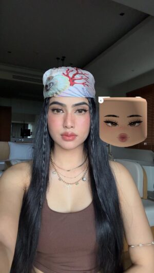 Yashi Tank Instagram - Roblox makeup is my new obsession 😍
Products used:-
@maybelline instant age rewind perfector 4 in 1 glow makeup- medium
@fentybeauty contour stick- mocha
Eyelashes from Amazon
@nudestix blush stick- Naught’N spicy
@kaybykatrina 24 HR coloured matte Kajal- brown