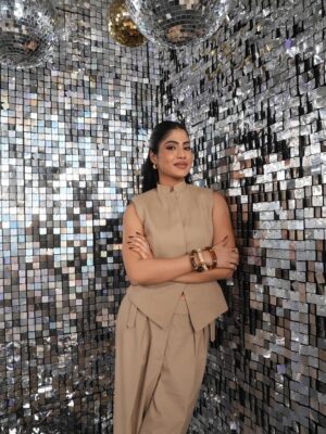 Yashi Tank Instagram - Photo dump from a day that had glam, chaos, and a whole lotta energy.
Delhi came alive at the @samsungindia Unpacked event — and so did the crowd, the creators, and the clicks
Outfit @qua.clothing
Hairstyle @ianshhairstylist
#Samsung #GalaxyZFlip7 #FlexCam #FlexWindow #ImmersiveScreen #UnfoldYourPower #ExploreGalaxy #trendingtechno