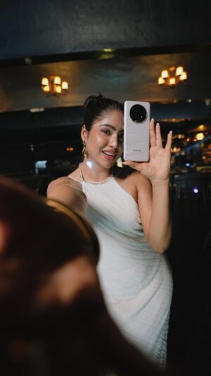 Yashi Tank Instagram - Getting ready for the party with my essentials and my ultimate party partner – the #realme13ProSeries5G! Whether it’s capturing the glam around or those unforgettable moments with friends, the #realme13ProPlus5G delivers ultra clear portraits in low light. Watch to see the magic of the realme 13 Pro 5G in action.
@realmeindia #UltraClearCameraWithAI #Ad