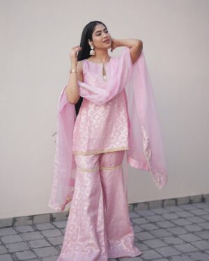Yashi Tank Instagram - Desi couquette 🎀🪞🌷
Outfit @monkandmei_by_soniaanand @oakpinionpr