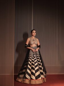 Actress Yashika Khatri HD Photos and Wallpapers September 2025