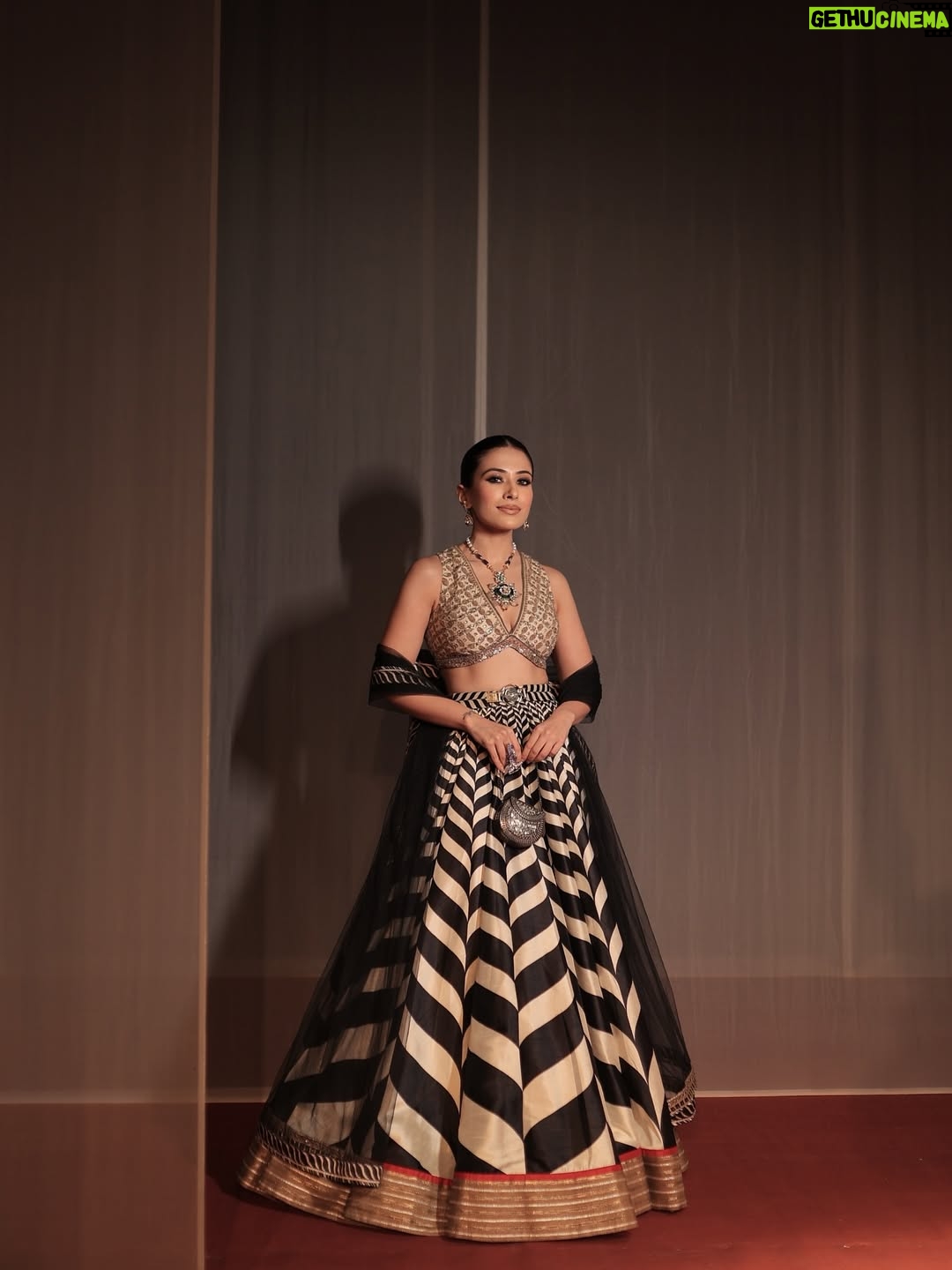 Yashika Khatri - 14.6K Likes - In and for @jjvalaya for the grand finale at @hyundaiindia @fdciofficial India Couture Week 2025 with a showcase that encapsulated 33 magnified years of craftsmanship, royalty and timeless design.

Swipe through to see the magical look we created, jewellery, backstage madness and the stunning showstoppers.

Jewellery Partner @archanaaggarwalofficial 
Makeup & Hair @aishshreyamua 

#jjvalaya #jjvalayacouture #fdci#icw
