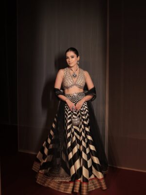 Yashika Khatri Instagram - In and for @jjvalaya for the grand finale at @hyundaiindia @fdciofficial India Couture Week 2025 with a showcase that encapsulated 33 magnified years of craftsmanship, royalty and timeless design.

Swipe through to see the magical look we created, jewellery, backstage madness and the stunning showstoppers.

Jewellery Partner @archanaaggarwalofficial 
Makeup & Hair @aishshreyamua 

#jjvalaya #jjvalayacouture #fdci#icw