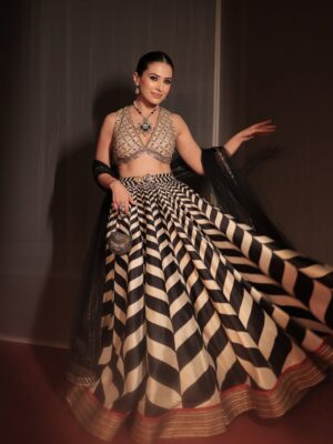 Yashika Khatri Instagram - In and for @jjvalaya for the grand finale at @hyundaiindia @fdciofficial India Couture Week 2025 with a showcase that encapsulated 33 magnified years of craftsmanship, royalty and timeless design.

Swipe through to see the magical look we created, jewellery, backstage madness and the stunning showstoppers.

Jewellery Partner @archanaaggarwalofficial 
Makeup & Hair @aishshreyamua 

#jjvalaya #jjvalayacouture #fdci#icw