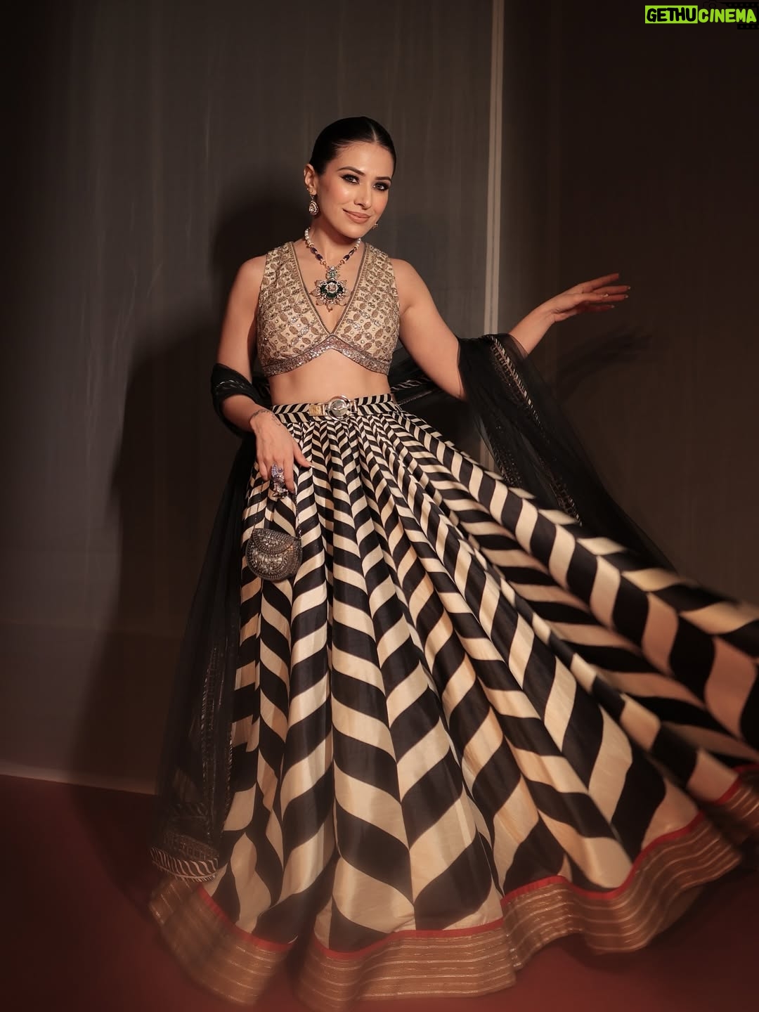 Yashika Khatri - 14.6K Likes - In and for @jjvalaya for the grand finale at @hyundaiindia @fdciofficial India Couture Week 2025 with a showcase that encapsulated 33 magnified years of craftsmanship, royalty and timeless design.

Swipe through to see the magical look we created, jewellery, backstage madness and the stunning showstoppers.

Jewellery Partner @archanaaggarwalofficial 
Makeup & Hair @aishshreyamua 

#jjvalaya #jjvalayacouture #fdci#icw